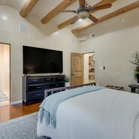 Holiday home Gated About 5 Mi To Dtwn Santa Fe!