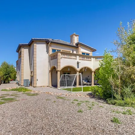 Gated About 5 Mi To Dtwn Santa Fe! Holiday home