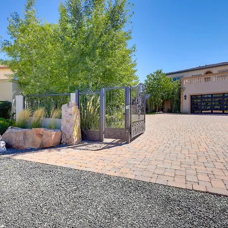 Holiday home Gated About 5 Mi To Dtwn Santa Fe!