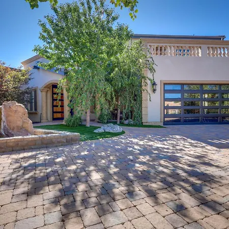 Holiday home Gated About 5 Mi To Dtwn Santa Fe!